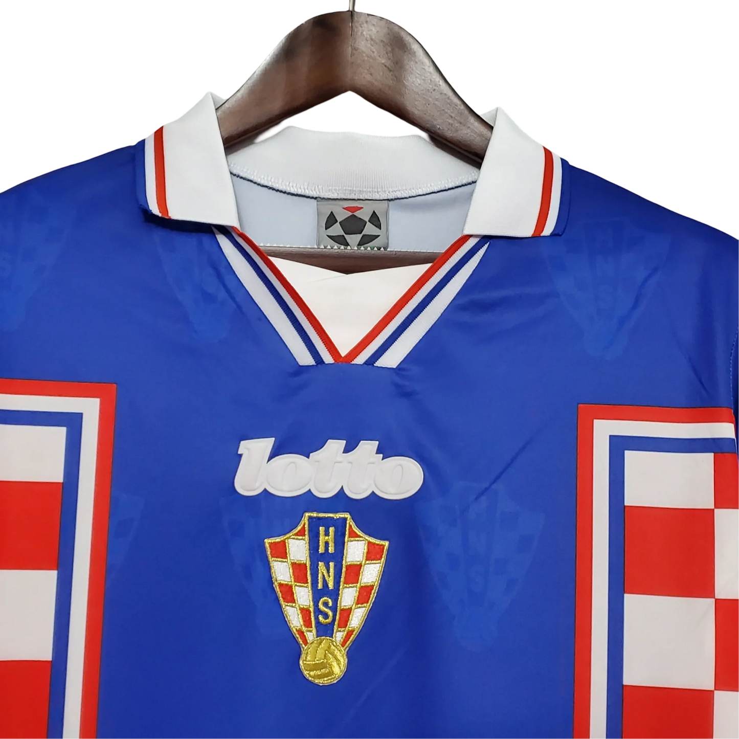 https://cdn.shopify.com/s/files/1/0826/7228/8075/files/19981999-croatia-away-retro-kit-classickits433-189609.webp?v=1741198812