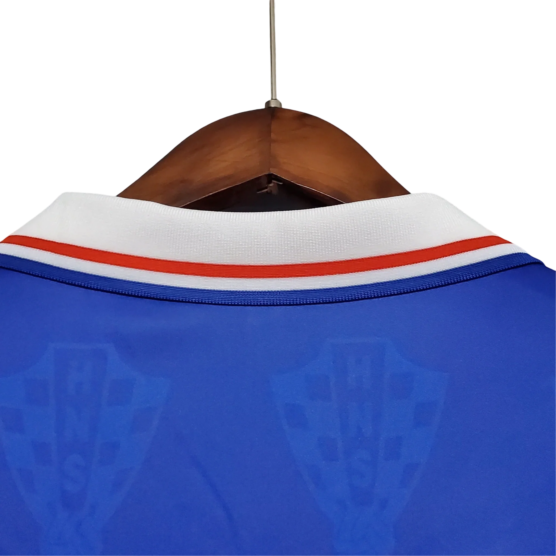 https://cdn.shopify.com/s/files/1/0826/7228/8075/files/19981999-croatia-away-retro-kit-classickits433-799387.webp?v=1741198812