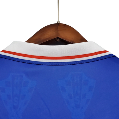 https://cdn.shopify.com/s/files/1/0826/7228/8075/files/19981999-croatia-away-retro-kit-classickits433-799387.webp?v=1741198812