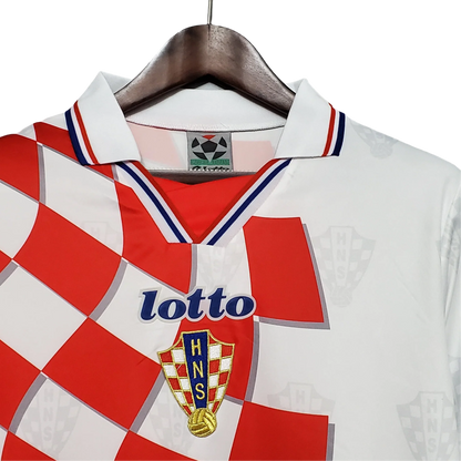 https://cdn.shopify.com/s/files/1/0826/7228/8075/files/19981999-croatia-home-retro-kit-classickits433-173095.webp?v=1741198771