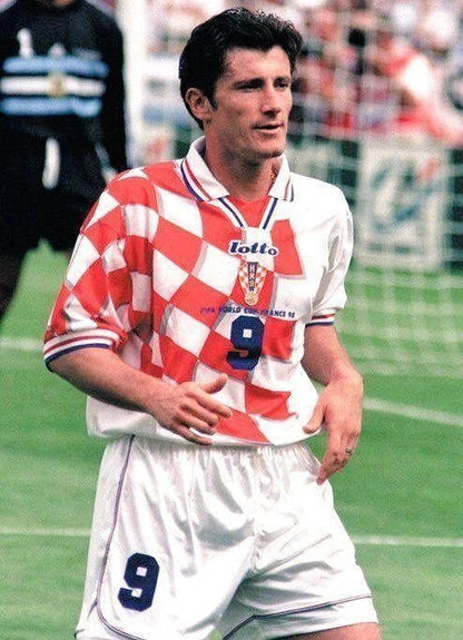 https://cdn.shopify.com/s/files/1/0826/7228/8075/files/19981999-croatia-home-retro-kit-classickits433-217575.webp?v=1741198770