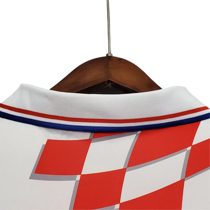 https://cdn.shopify.com/s/files/1/0826/7228/8075/files/19981999-croatia-home-retro-kit-classickits433-299190.webp?v=1741198770