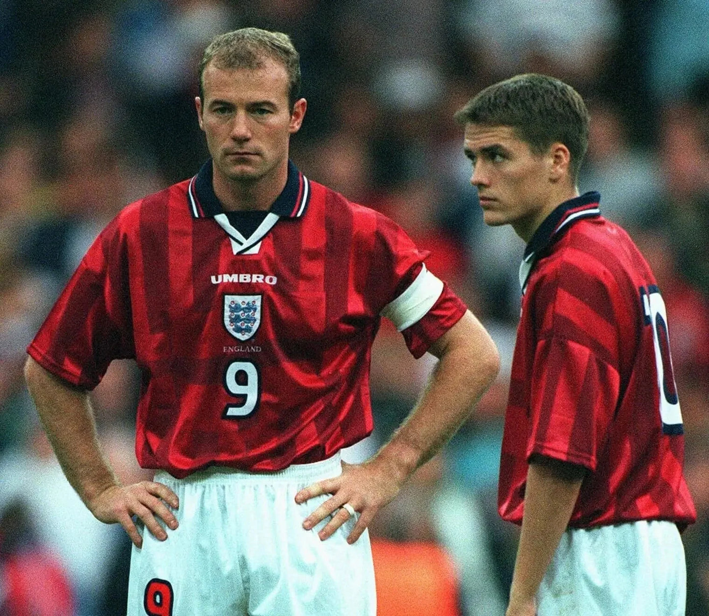 https://cdn.shopify.com/s/files/1/0826/7228/8075/files/19981999-england-away-retro-kit-classickits433-478177.webp?v=1741198459