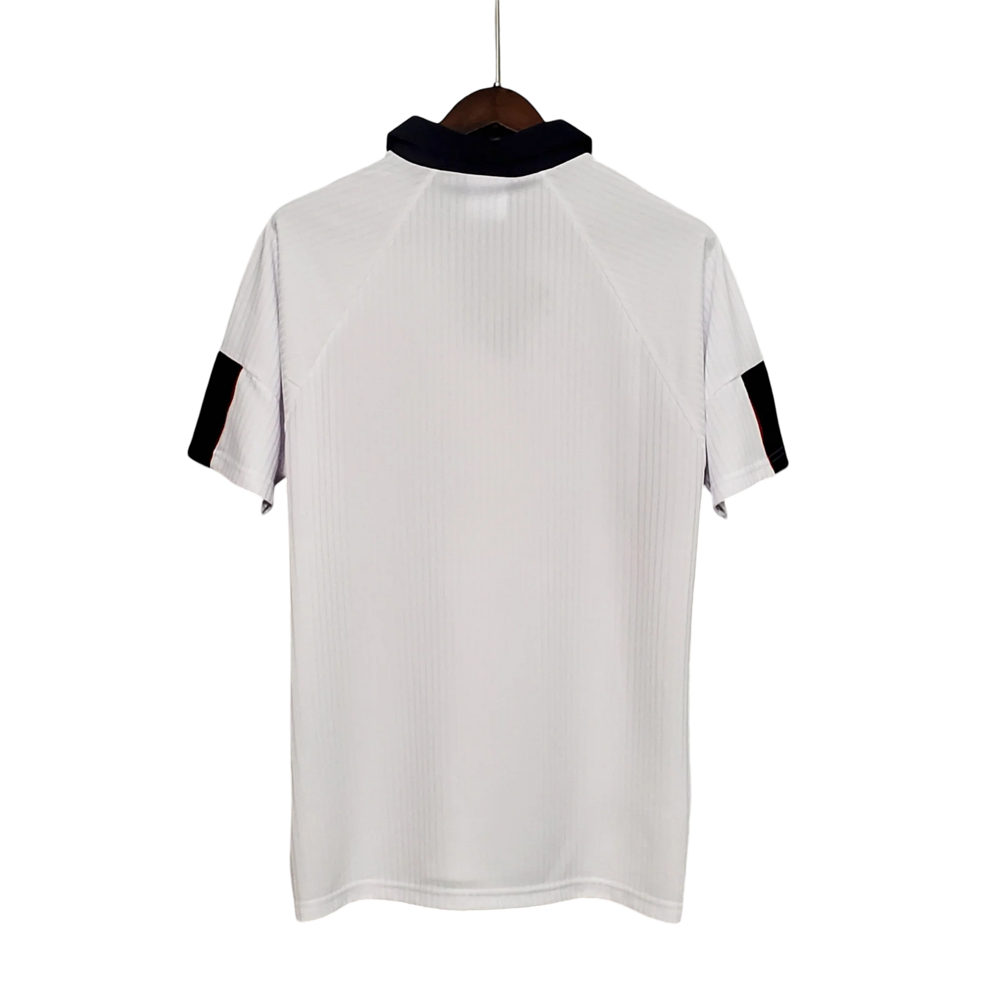 https://cdn.shopify.com/s/files/1/0826/7228/8075/files/19981999-england-home-retro-kit-classickits433-216636.webp?v=1741198520