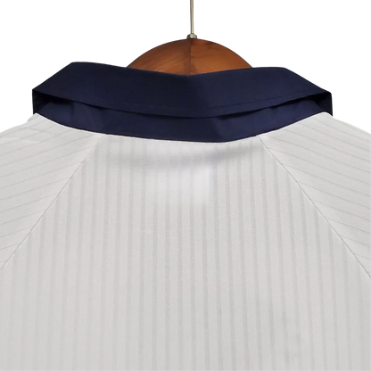https://cdn.shopify.com/s/files/1/0826/7228/8075/files/19981999-england-home-retro-kit-classickits433-435457.webp?v=1741198522
