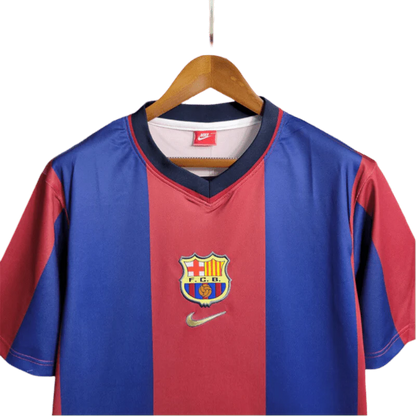 https://cdn.shopify.com/s/files/1/0826/7228/8075/files/19981999-fc-barcelona-home-retro-kit-classickits433-195038.webp?v=1741199016
