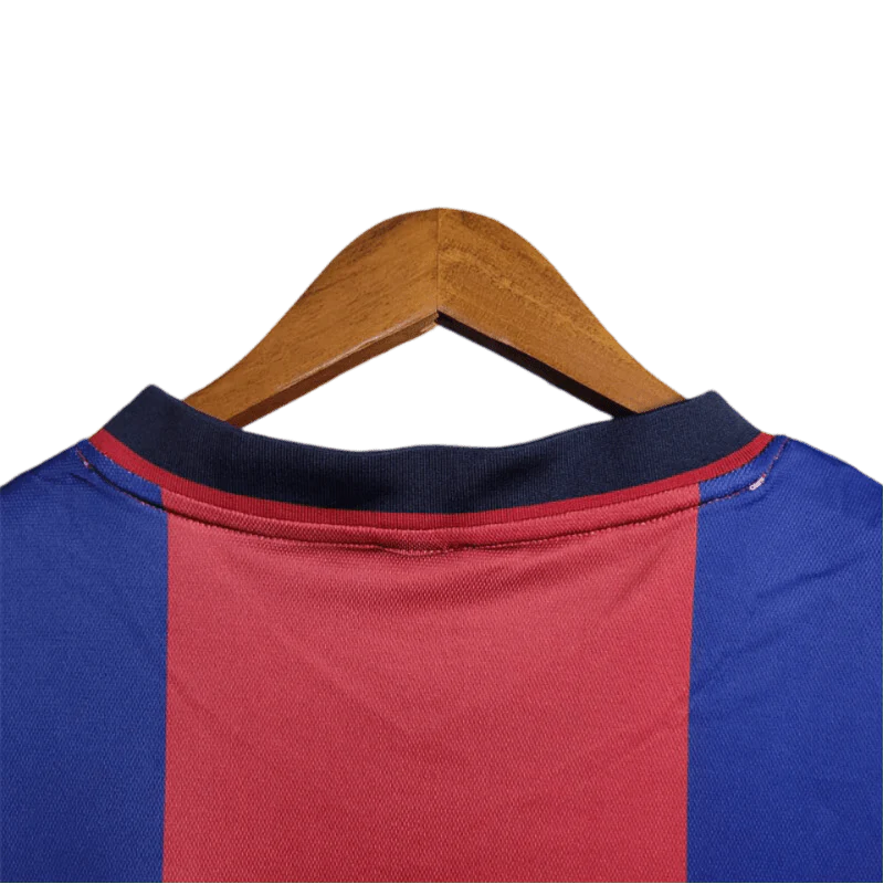 https://cdn.shopify.com/s/files/1/0826/7228/8075/files/19981999-fc-barcelona-home-retro-kit-classickits433-474969.webp?v=1741199017