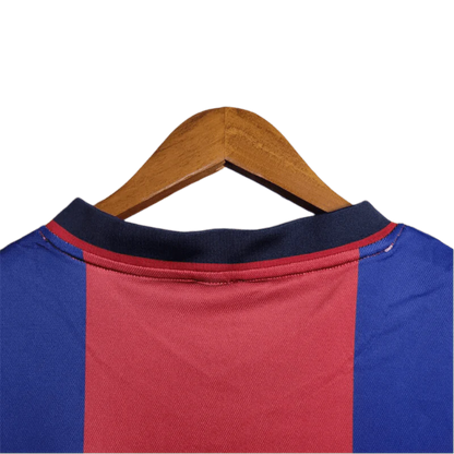 https://cdn.shopify.com/s/files/1/0826/7228/8075/files/19981999-fc-barcelona-home-retro-kit-classickits433-474969.webp?v=1741199017