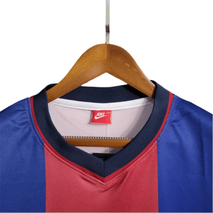 https://cdn.shopify.com/s/files/1/0826/7228/8075/files/19981999-fc-barcelona-home-retro-kit-classickits433-572243.webp?v=1741199016