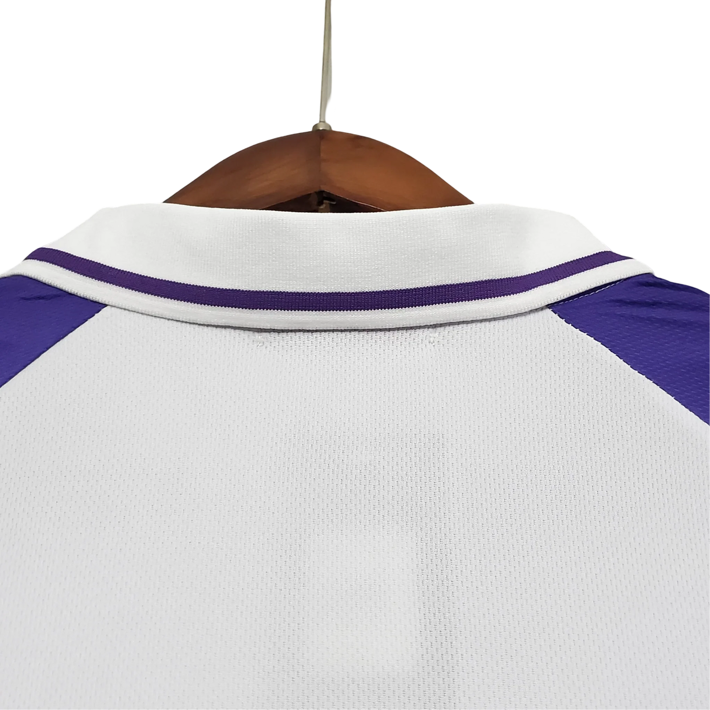 https://cdn.shopify.com/s/files/1/0826/7228/8075/files/19981999-fiorentina-florence-nintendo-fila-away-retro-kit-classickits433-676033.webp?v=1741199024