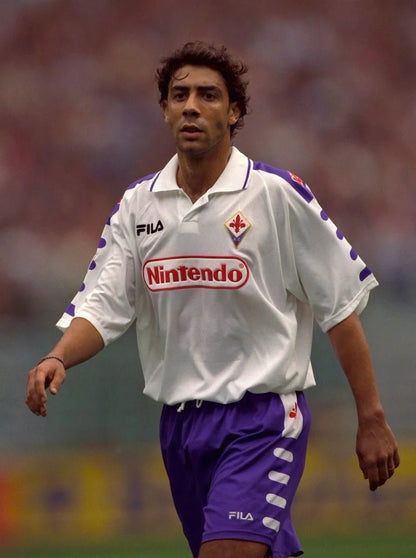 https://cdn.shopify.com/s/files/1/0826/7228/8075/files/19981999-fiorentina-florence-nintendo-fila-away-retro-kit-classickits433-805559.webp?v=1741199022