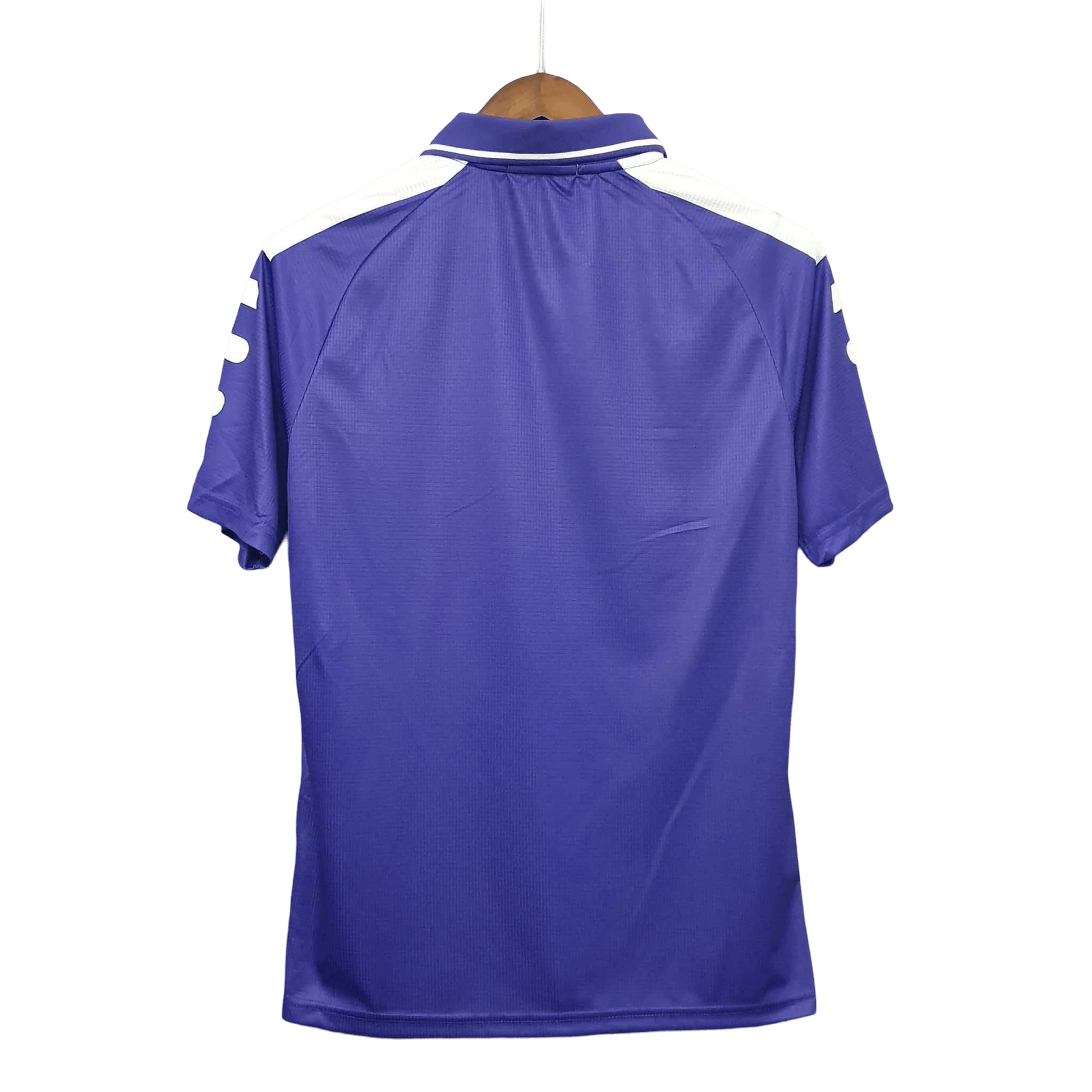 https://cdn.shopify.com/s/files/1/0826/7228/8075/files/19981999-fiorentina-florence-nintendo-fila-home-retro-kit-classickits433-682419.webp?v=1741199045