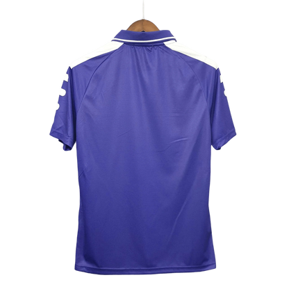 https://cdn.shopify.com/s/files/1/0826/7228/8075/files/19981999-fiorentina-florence-nintendo-fila-home-retro-kit-classickits433-682419.webp?v=1741199045