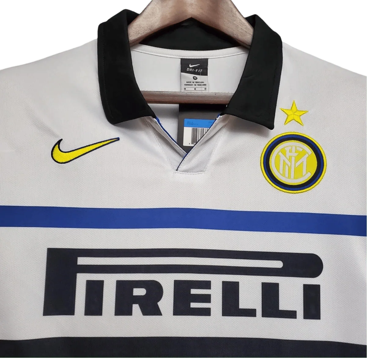 https://cdn.shopify.com/s/files/1/0826/7228/8075/files/19981999-inter-milan-pirelli-away-retro-kit-classickits433-136225.webp?v=1741198867
