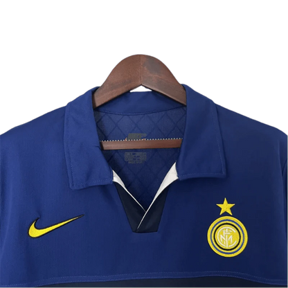 https://cdn.shopify.com/s/files/1/0826/7228/8075/files/19981999-inter-milan-pirelli-away-retro-kit-classickits433-268372.webp?v=1741198863