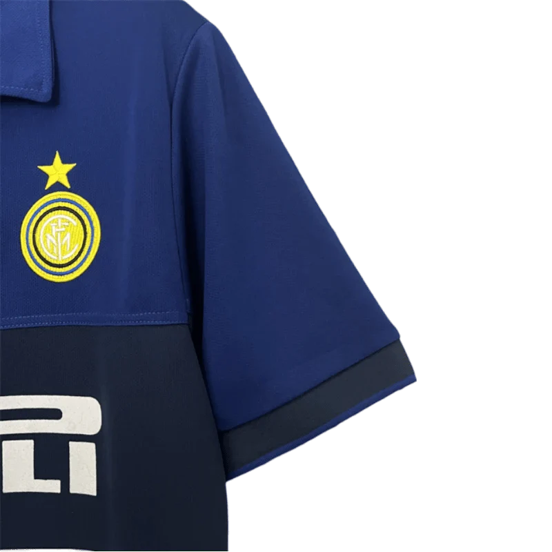 https://cdn.shopify.com/s/files/1/0826/7228/8075/files/19981999-inter-milan-pirelli-away-retro-kit-classickits433-963824.webp?v=1741198886