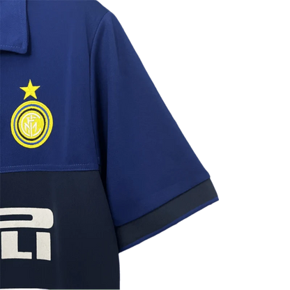 https://cdn.shopify.com/s/files/1/0826/7228/8075/files/19981999-inter-milan-pirelli-away-retro-kit-classickits433-963824.webp?v=1741198886