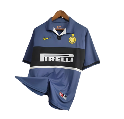 https://cdn.shopify.com/s/files/1/0826/7228/8075/files/19981999-inter-milan-pirelli-third-blue-retro-kit-classickits433-465628.webp?v=1741198876