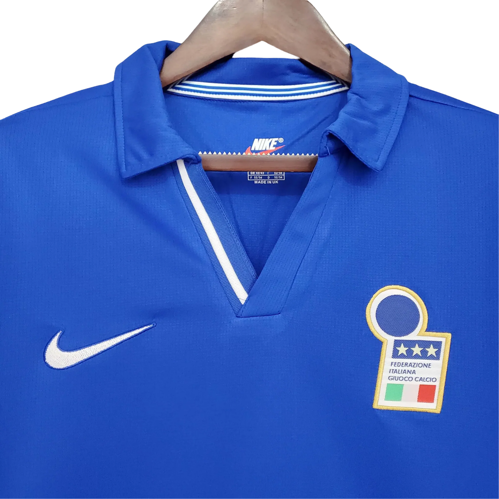 https://cdn.shopify.com/s/files/1/0826/7228/8075/files/19981999-italy-home-retro-kit-classickits433-403798.webp?v=1741198795