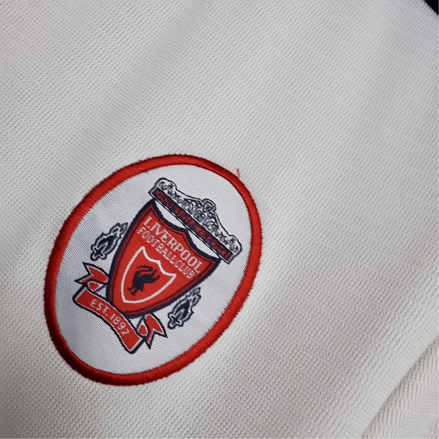 https://cdn.shopify.com/s/files/1/0826/7228/8075/files/19981999-liverpooi-carlsberg-white-away-retro-kit-classickits433-347071.webp?v=1741197841