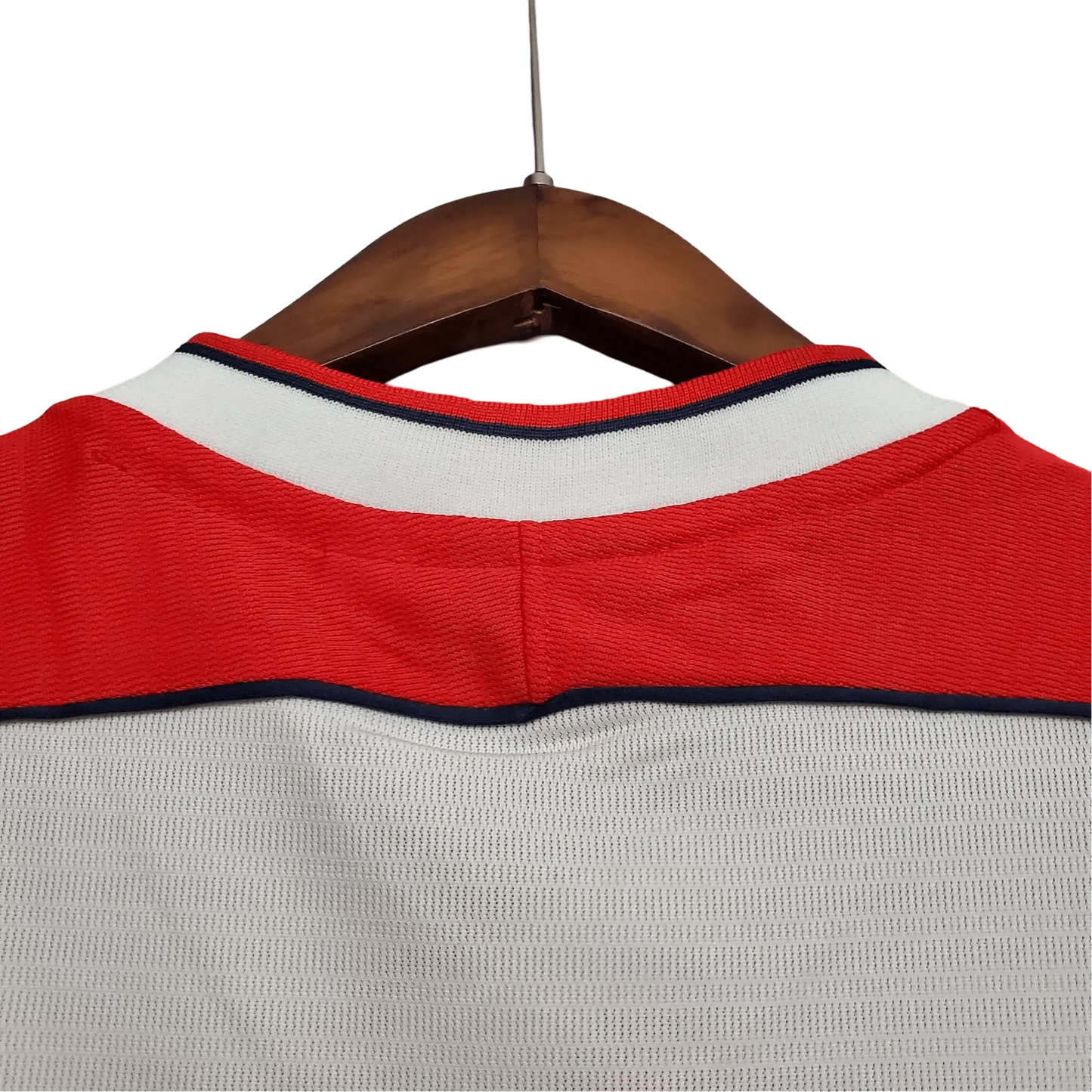 https://cdn.shopify.com/s/files/1/0826/7228/8075/files/19981999-liverpooi-carlsberg-white-away-retro-kit-classickits433-572224.webp?v=1741197842