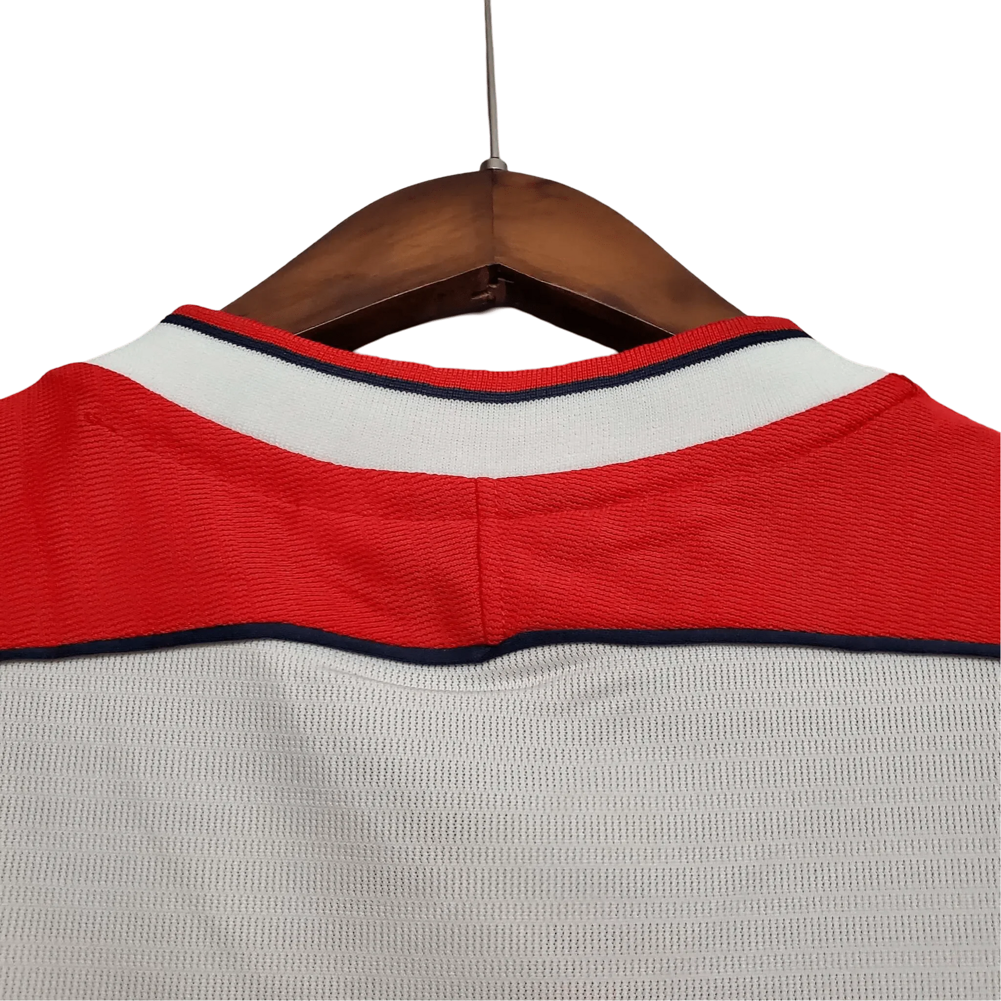 https://cdn.shopify.com/s/files/1/0826/7228/8075/files/19981999-liverpooi-carlsberg-white-away-retro-kit-classickits433-572224.webp?v=1741197842
