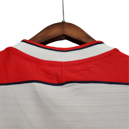 https://cdn.shopify.com/s/files/1/0826/7228/8075/files/19981999-liverpooi-carlsberg-white-away-retro-kit-classickits433-572224.webp?v=1741197842