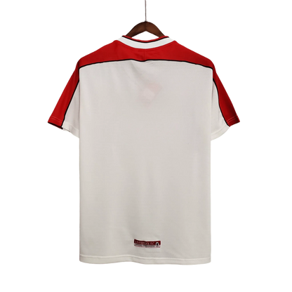 https://cdn.shopify.com/s/files/1/0826/7228/8075/files/19981999-liverpooi-carlsberg-white-away-retro-kit-classickits433-722596.webp?v=1741197838