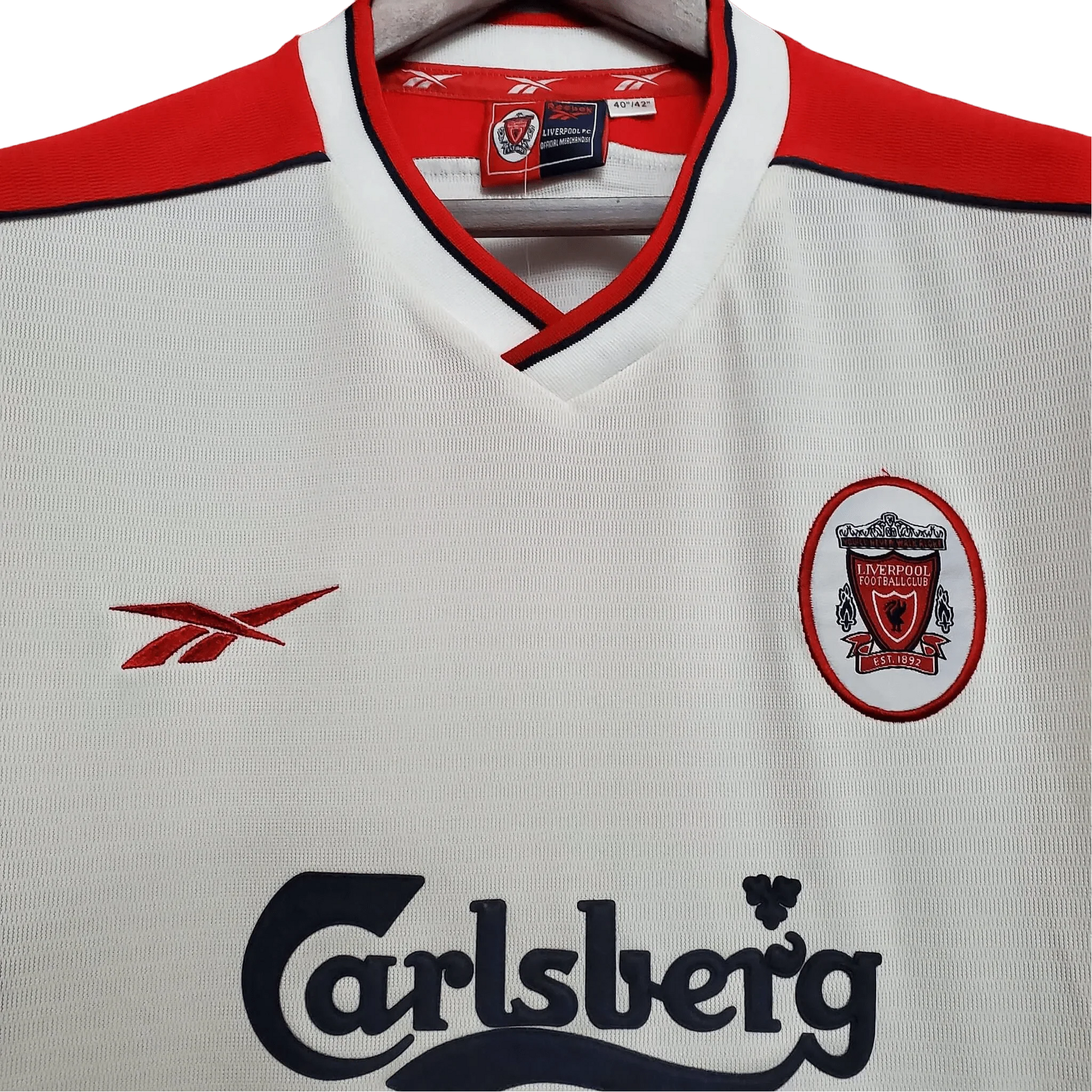 https://cdn.shopify.com/s/files/1/0826/7228/8075/files/19981999-liverpooi-carlsberg-white-away-retro-kit-classickits433-993005.webp?v=1741197841