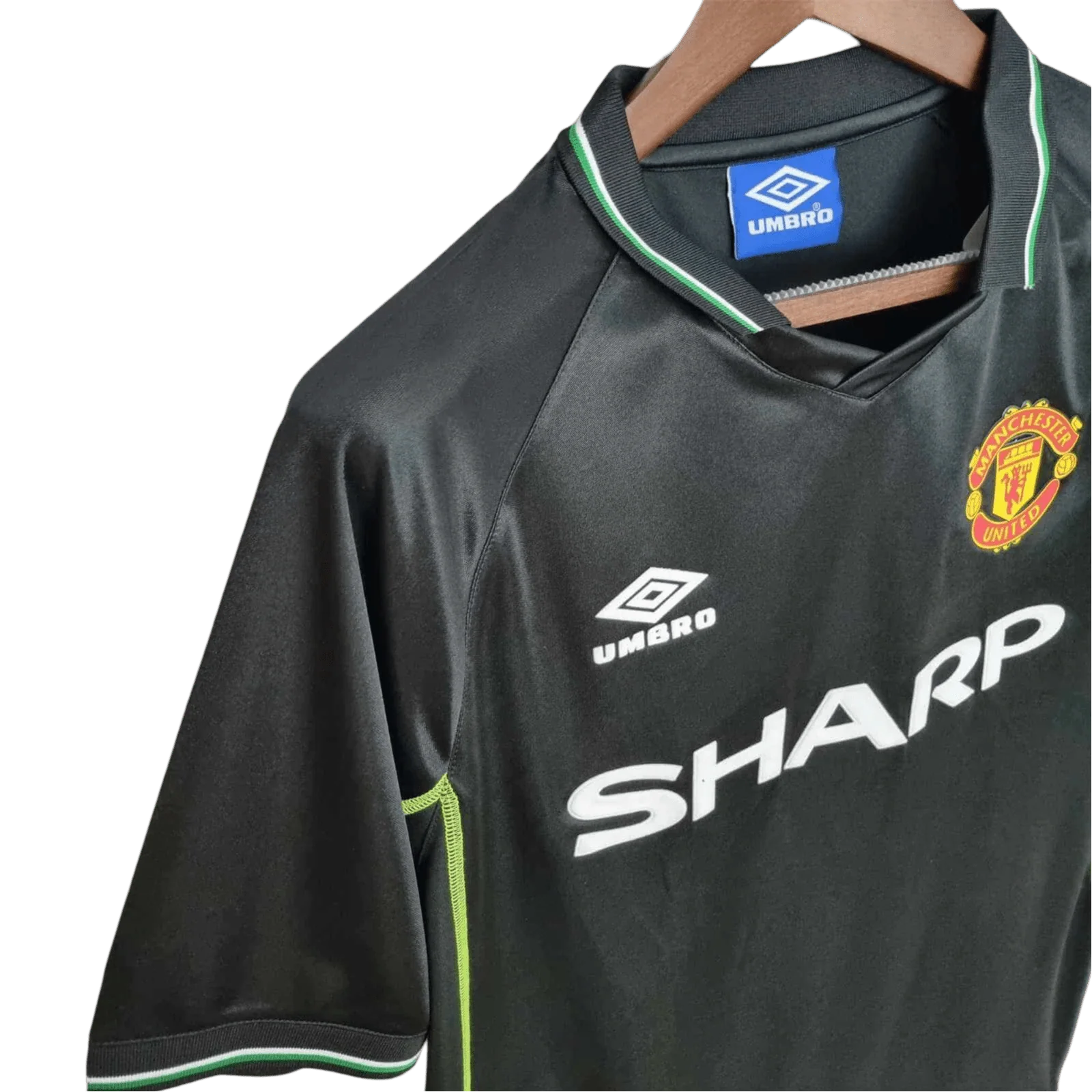 https://cdn.shopify.com/s/files/1/0826/7228/8075/files/19981999-manchester-united-sahrp-black-third-retro-kit-classickits433-319750.webp?v=1741199150