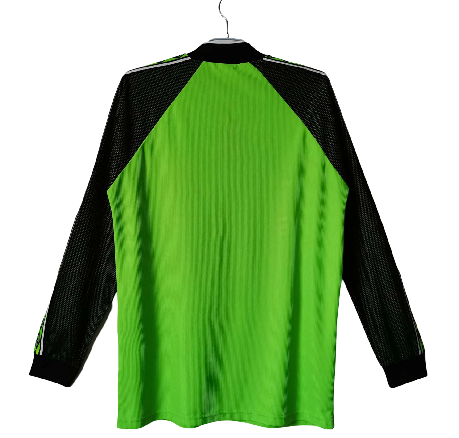 https://cdn.shopify.com/s/files/1/0826/7228/8075/files/19981999-manchester-united-sharp-green-gk-retro-kit-long-sleeves-classickits433-365700.webp?v=1741197686