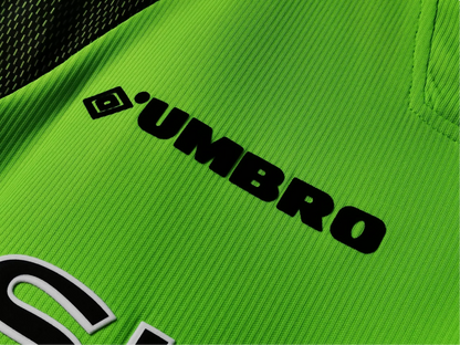 https://cdn.shopify.com/s/files/1/0826/7228/8075/files/19981999-manchester-united-sharp-green-gk-retro-kit-long-sleeves-classickits433-402178.webp?v=1741197688