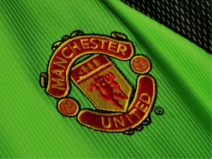 https://cdn.shopify.com/s/files/1/0826/7228/8075/files/19981999-manchester-united-sharp-green-gk-retro-kit-long-sleeves-classickits433-471436.webp?v=1741197688