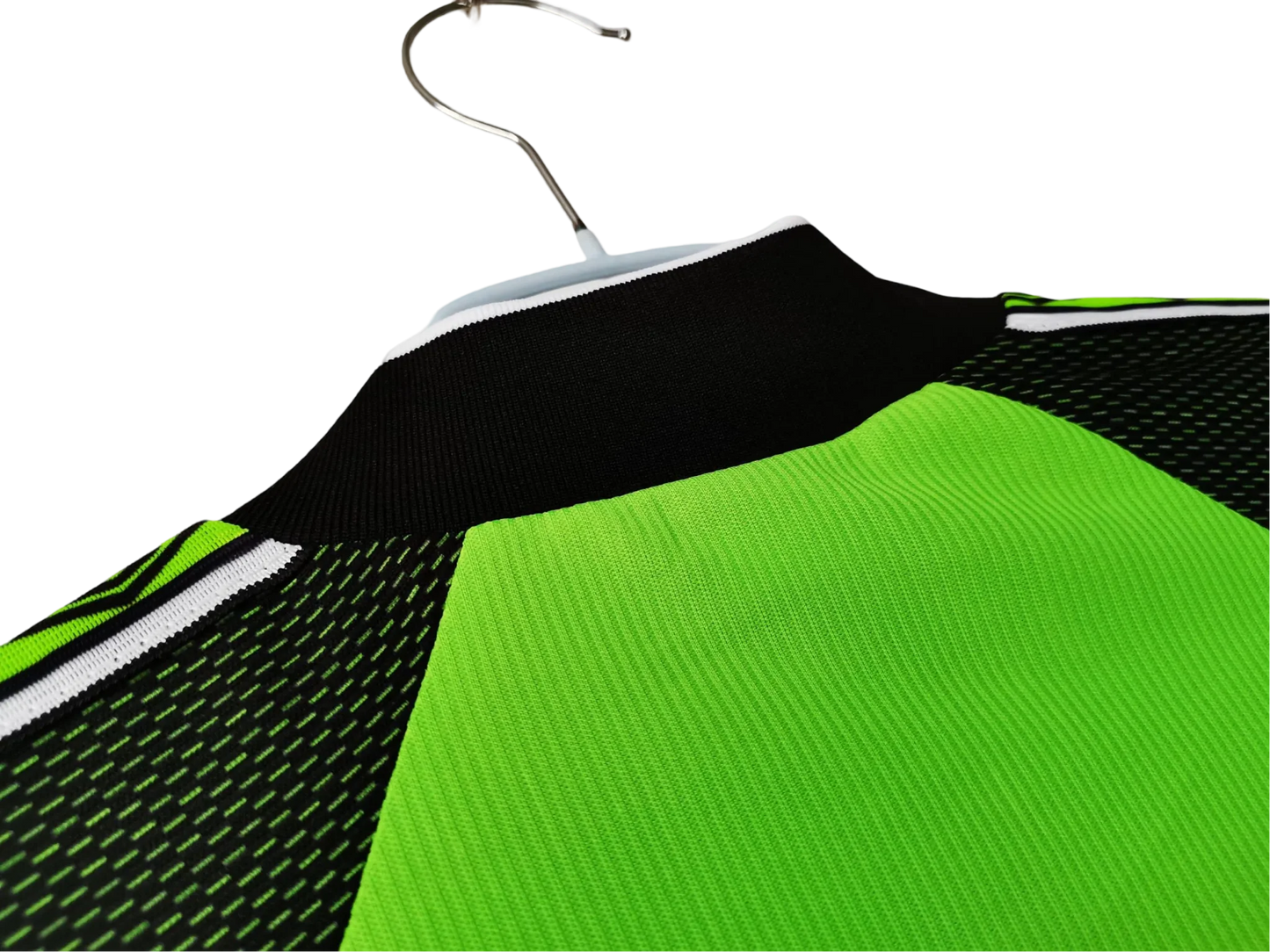 https://cdn.shopify.com/s/files/1/0826/7228/8075/files/19981999-manchester-united-sharp-green-gk-retro-kit-long-sleeves-classickits433-550046.webp?v=1741197686