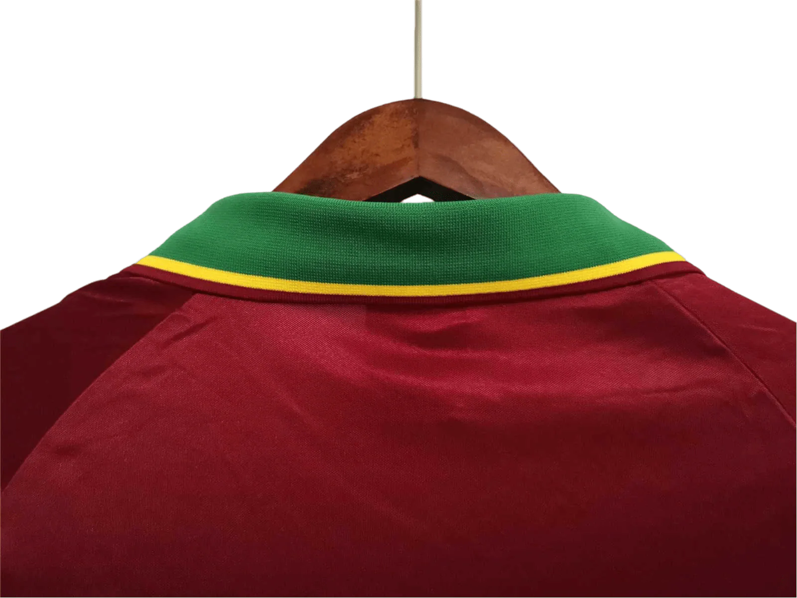 https://cdn.shopify.com/s/files/1/0826/7228/8075/files/19981999-portugal-home-retro-jersey-389615.webp?v=1741198515