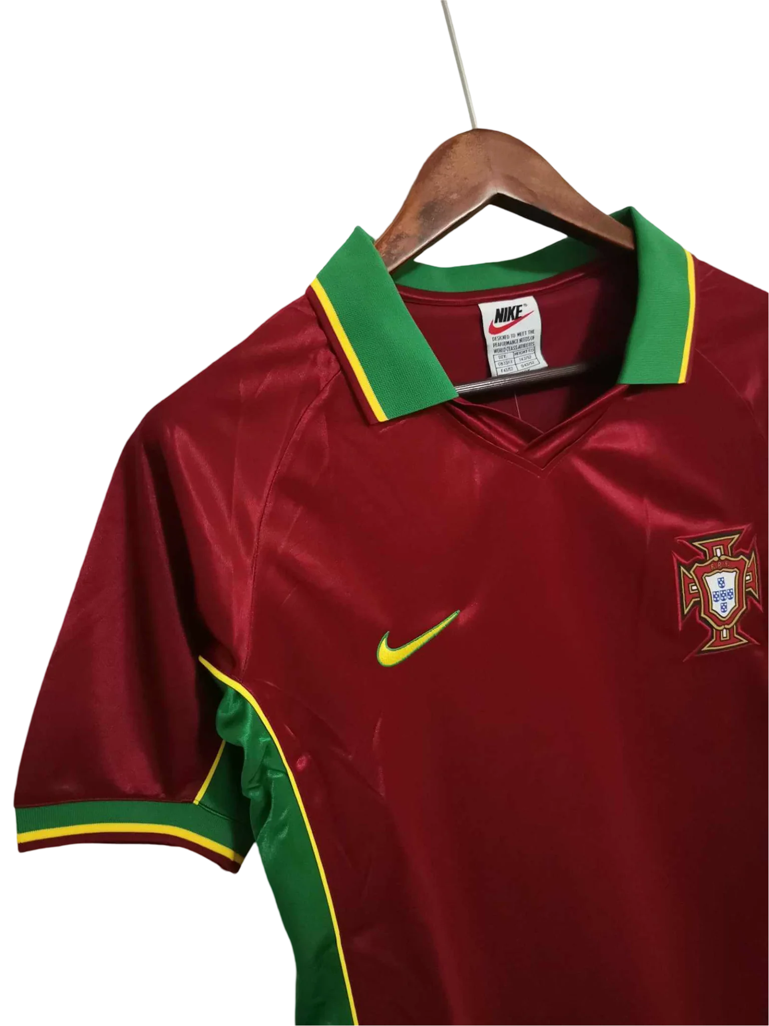 https://cdn.shopify.com/s/files/1/0826/7228/8075/files/19981999-portugal-home-retro-jersey-676309.webp?v=1741198516