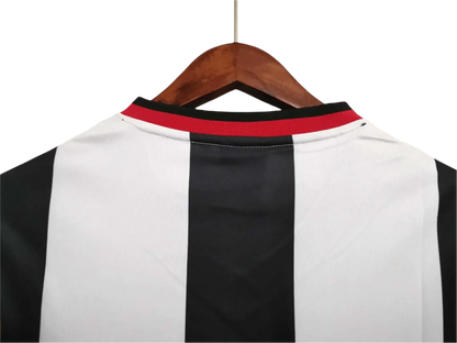 https://cdn.shopify.com/s/files/1/0826/7228/8075/files/19981999-psv-eindhoven-philips-away-blackwhite-retro-kit-classickits433-282981.webp?v=1741198359