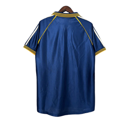 https://cdn.shopify.com/s/files/1/0826/7228/8075/files/19981999-real-madrid-teka-blue-third-retro-kit-classickits433-574045.webp?v=1741199020