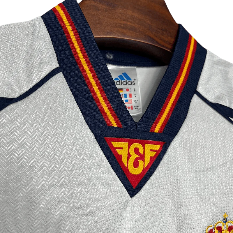 https://cdn.shopify.com/s/files/1/0826/7228/8075/files/19981999-spain-away-retro-kit-classickits433-577720.webp?v=1741198608