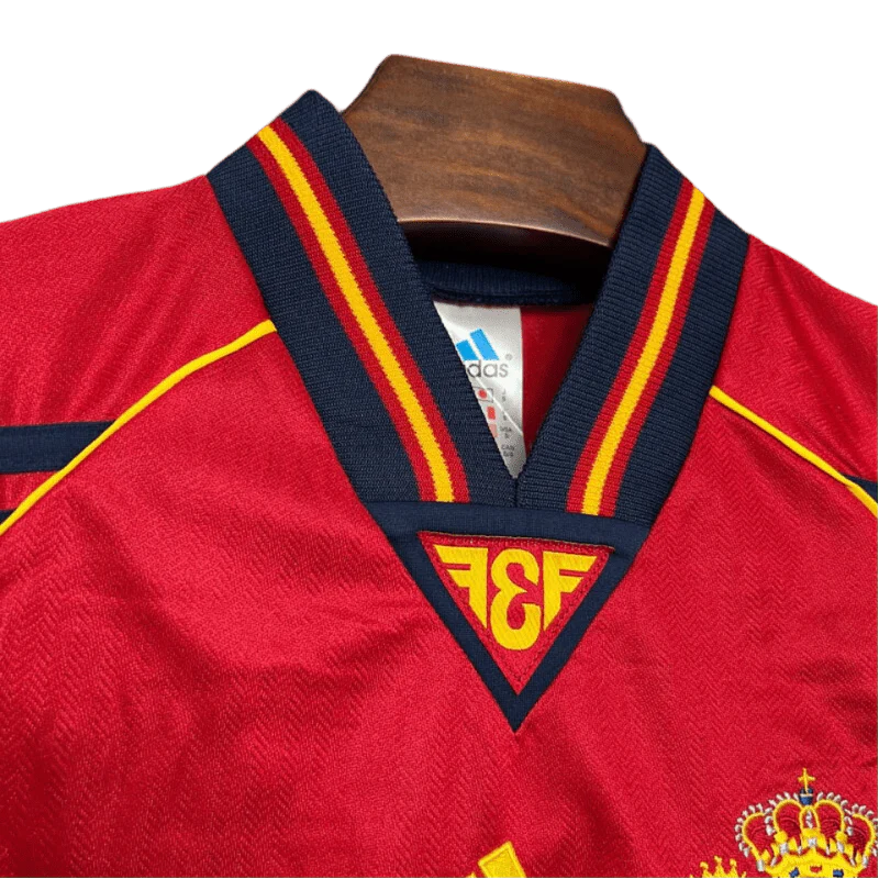 https://cdn.shopify.com/s/files/1/0826/7228/8075/files/19981999-spain-home-retro-kit-classickits433-129600.webp?v=1741198608