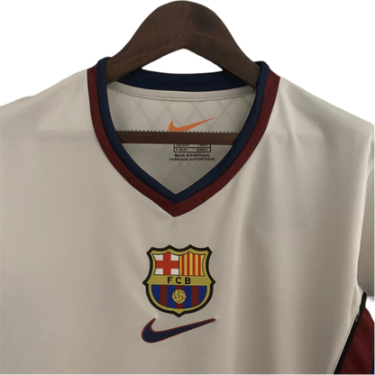 https://cdn.shopify.com/s/files/1/0826/7228/8075/files/19982000-fc-barcelona-away-retro-kit-classickits433-711487.webp?v=1741199035