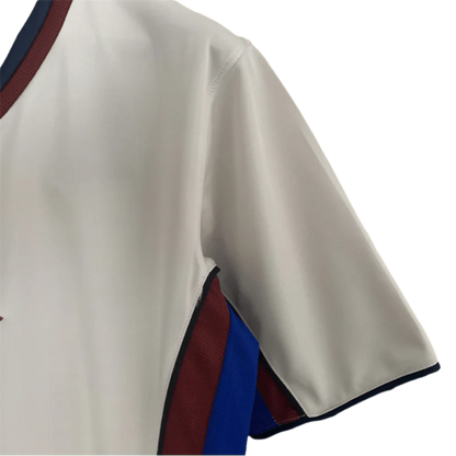 https://cdn.shopify.com/s/files/1/0826/7228/8075/files/19982000-fc-barcelona-away-retro-kit-classickits433-749402.webp?v=1741199034