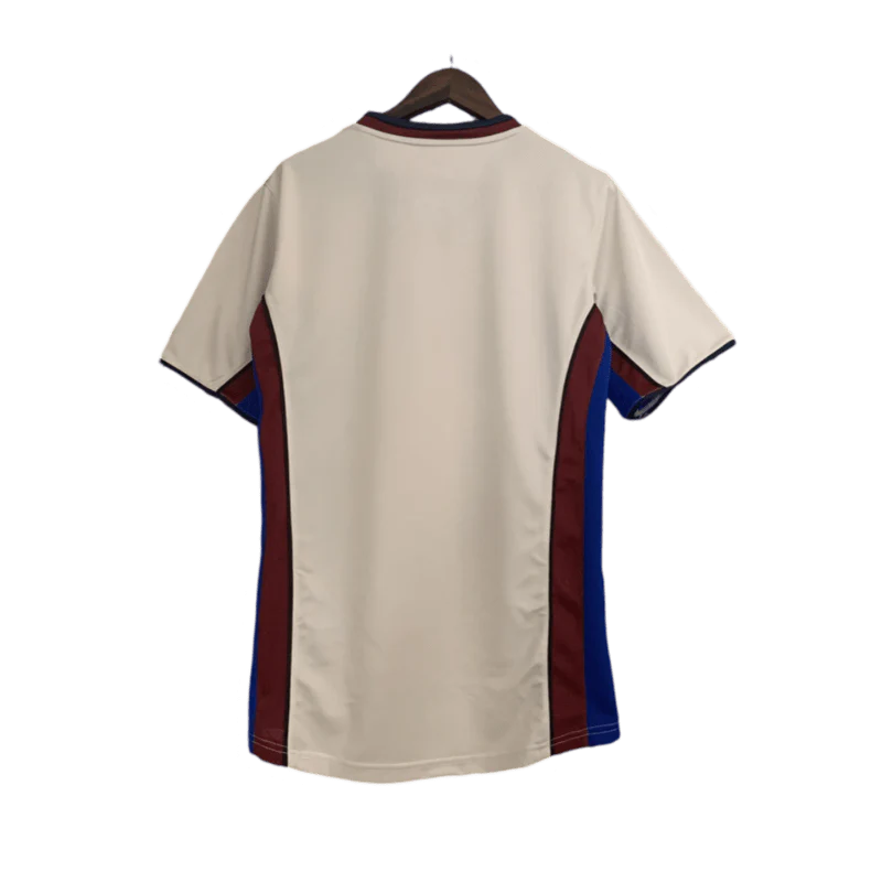 https://cdn.shopify.com/s/files/1/0826/7228/8075/files/19982000-fc-barcelona-away-retro-kit-classickits433-813218.webp?v=1741199036
