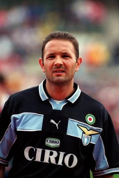 https://cdn.shopify.com/s/files/1/0826/7228/8075/files/19982000-lazio-cirio-black-third-retro-kit-classickits433-237953.webp?v=1741199012