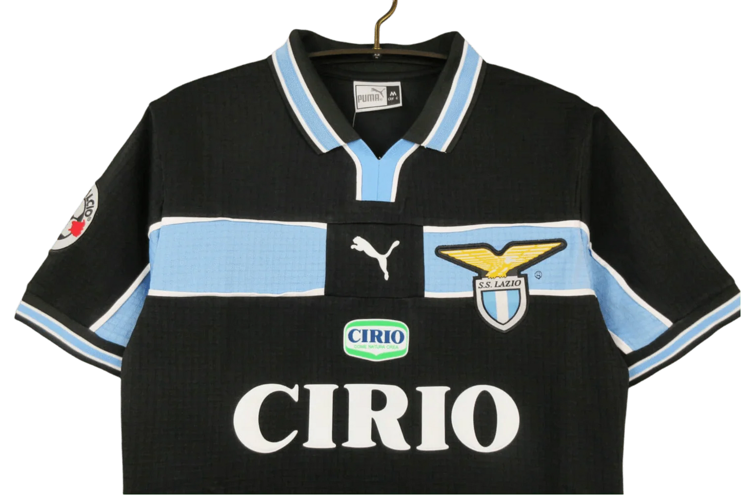 https://cdn.shopify.com/s/files/1/0826/7228/8075/files/19982000-lazio-cirio-black-third-retro-kit-classickits433-436780.webp?v=1741199015