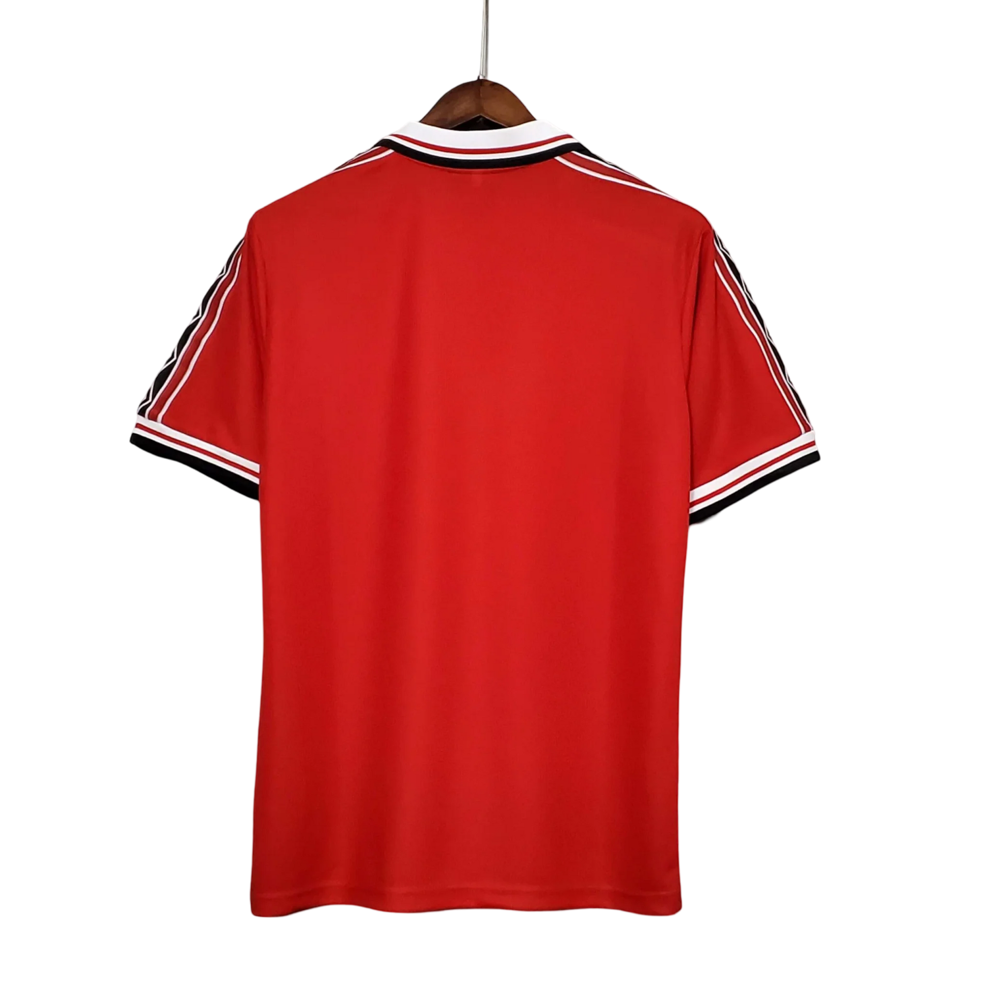 https://cdn.shopify.com/s/files/1/0826/7228/8075/files/19982000-manchester-united-sharp-home-retro-kit-classickits433-888924.webp?v=1741199202
