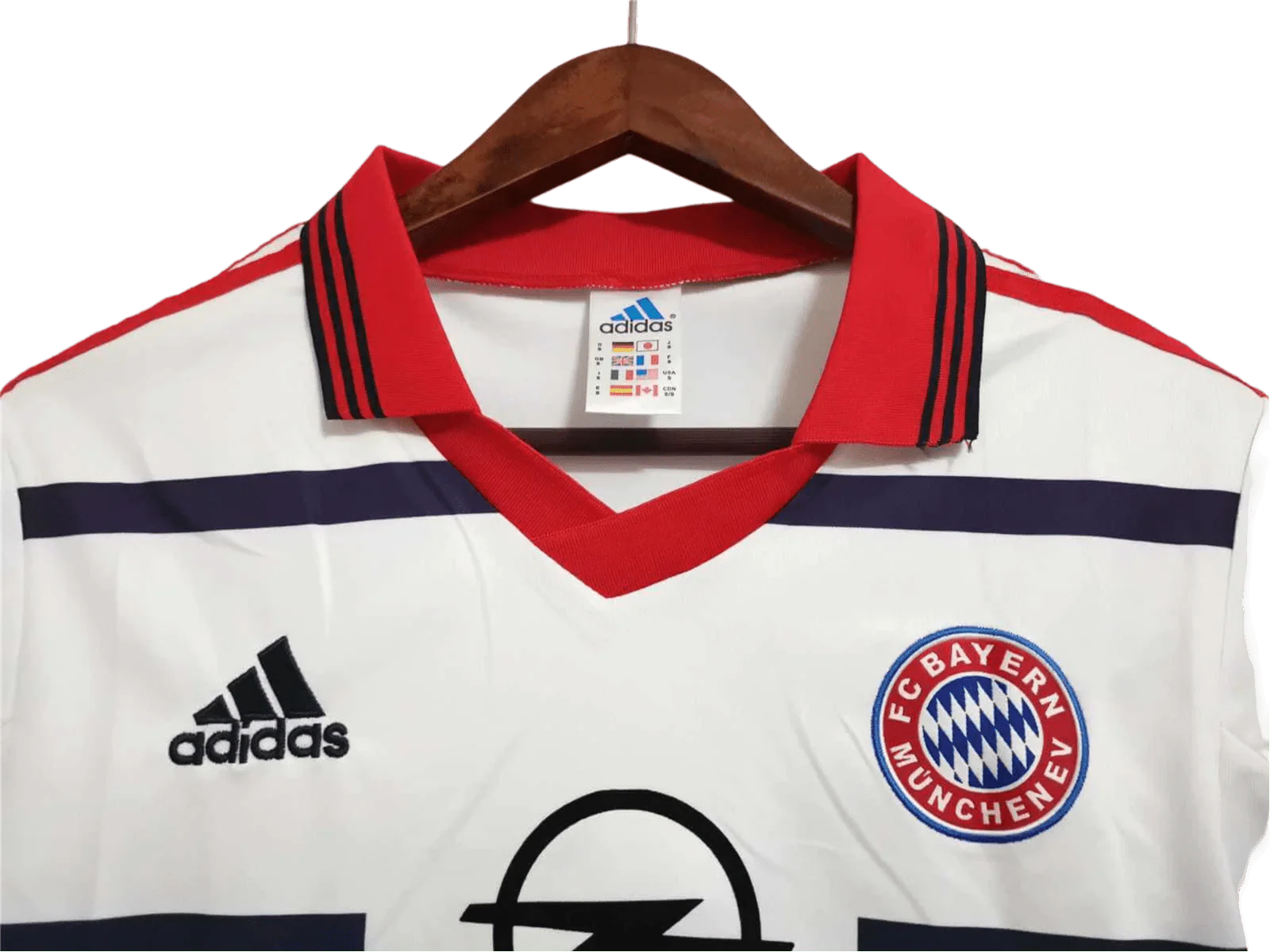 https://cdn.shopify.com/s/files/1/0826/7228/8075/files/19982001-bayern-munich-opel-away-retro-kit-classickits433-920712.webp?v=1741199404