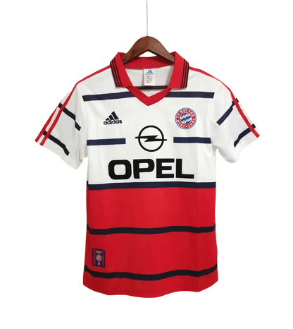 https://cdn.shopify.com/s/files/1/0826/7228/8075/files/19982001-bayern-munich-opel-away-retro-kit-classickits433-936003.webp?v=1741199406