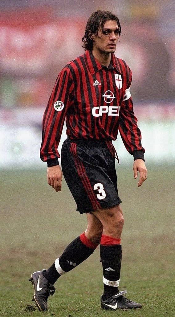 https://cdn.shopify.com/s/files/1/0826/7228/8075/files/19992000-ac-milan-opel-home-retro-kit-classickits433-140607.webp?v=1741198809