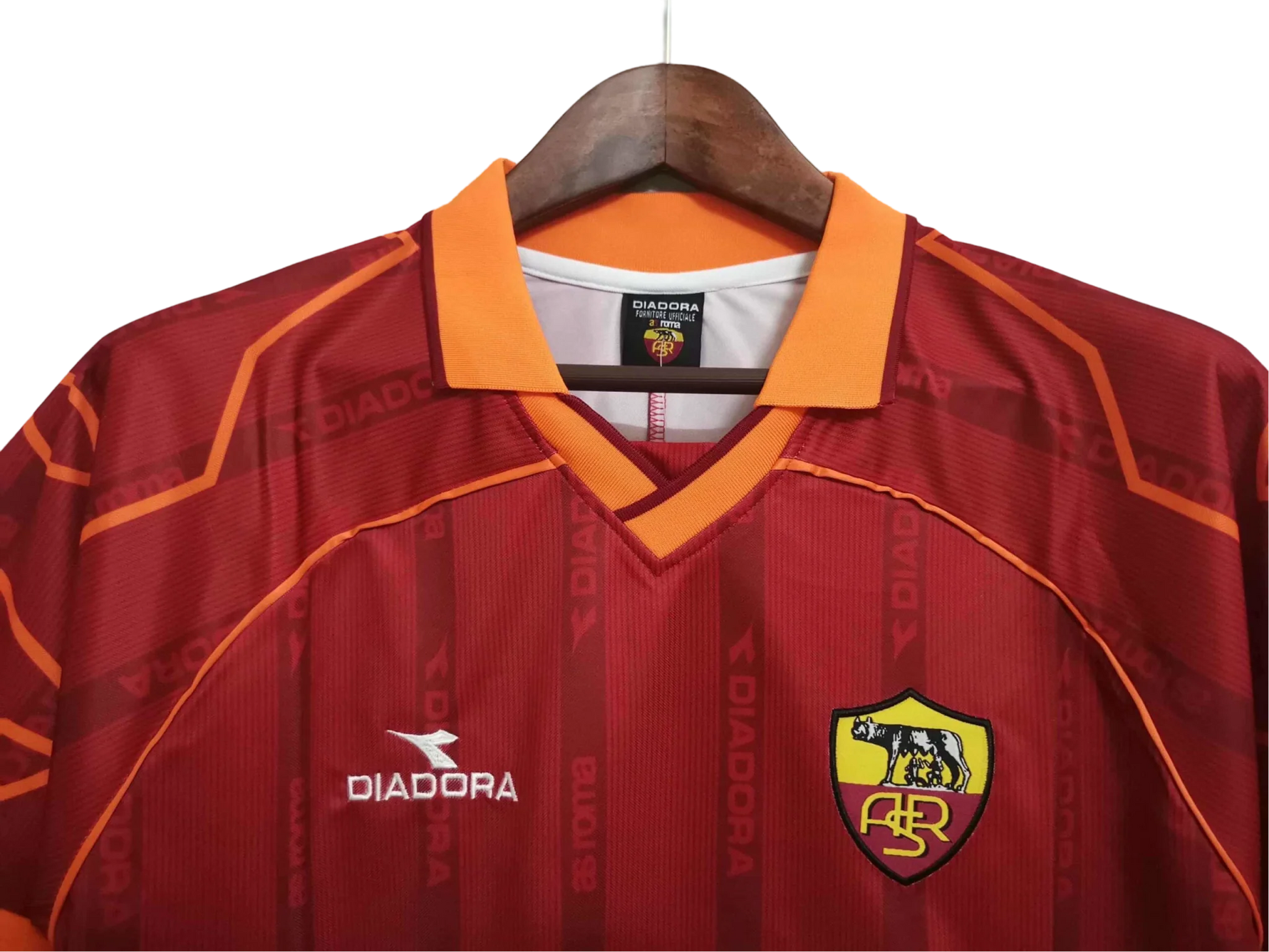 https://cdn.shopify.com/s/files/1/0826/7228/8075/files/19992000-as-roma-ina-assitalia-diadora-home-retro-kit-classickits433-292243.webp?v=1741199015